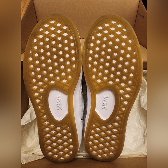 Vans White and Black Classic Sneakers - Picture 2 of 4